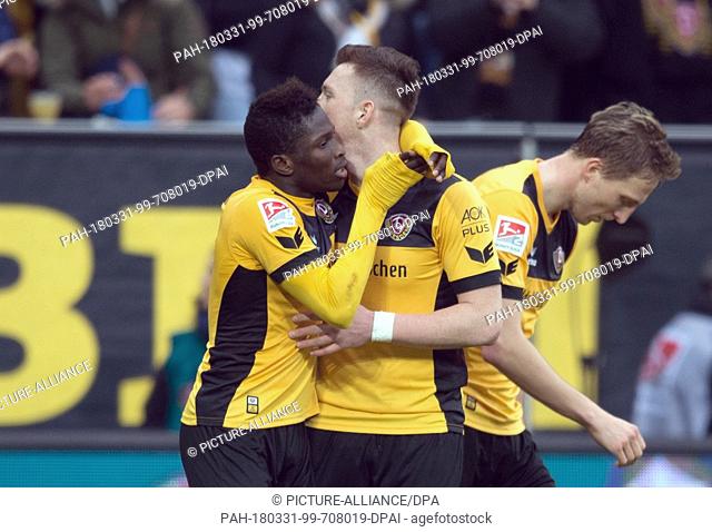 31 March 2018, Germany, Dresden: 2nd Bundesliga, Dynamo Dresden vs 1. FC Nuremberg in the DDV Stadium: Dynamo's Moussa Kone (L) and Haris Duljevic (C)...