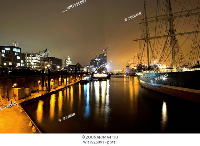 Hamburg harbour at night