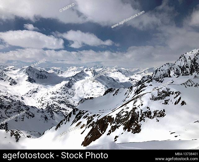 View from Fernaujoch into the glacier world of the Ötztal Alps, Hildesheimer Hut, Stubai Glacier, Stubai Glacier Railway, winter landscape, ski area, mountains