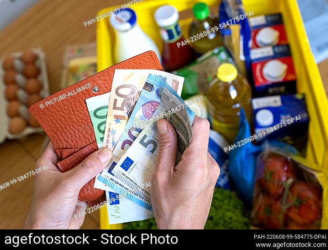 02 June 2022, Saxony, Leipzig: A box of groceries sits on a kitchen table in Leipzig. Food prices have already risen in recent months and could rise even...