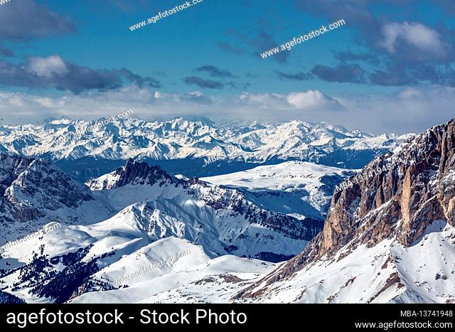 View from the Sass Pordoi viewing terrace on the mountains of the Dolomites, Rosszähne Group, 2653 m, Rosengarten Group, behind the Ortler Alps with the...