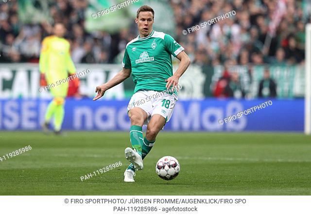 firo: 13.04.2019, Football, 2018/2019, 1.Bundesliga: Werder Bremen - SC Freiburg 2: 1 single action, Niklas Moisander | usage worldwide