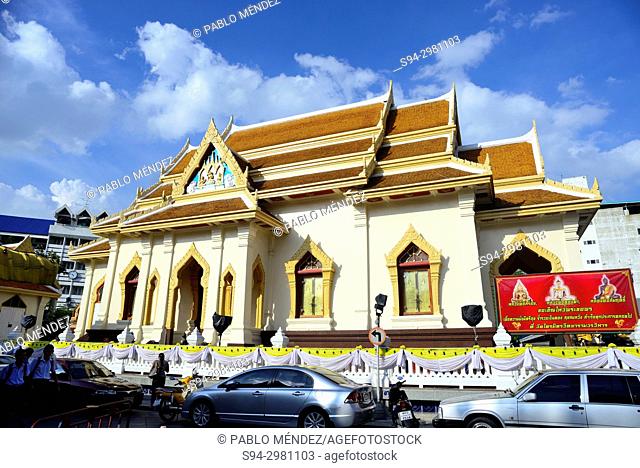 Temple in Wat Traimit area, Bangkok, Thailand