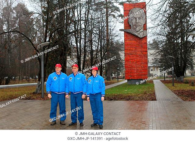 With the statue of Vladimir Lenin nearby, the Expedition 4243 crew poses for pictures Nov. 11 at the Gagarin Cosmonaut Training Center in Star City