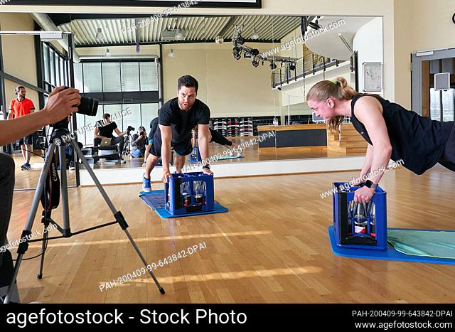 27 March 2020, Rhineland-Palatinate, Koblenz: Trainers from the Dany Koblenz fitness studio record training videos for their members