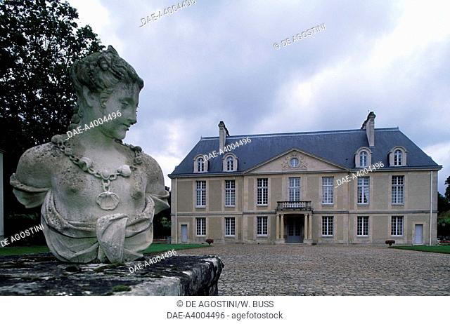 Louvois Castle (13th century), ancient abode of Michel Le Tellier, minister of Louis 14th, Champagne-Ardenne, France