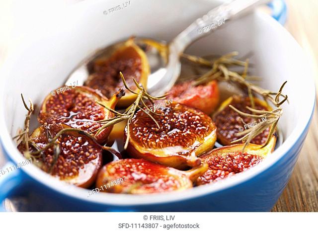 Baked figs with balsamic vinegar and rosemary
