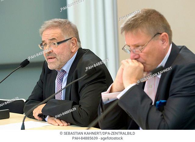 Klaus Bartl (L), chairman of the constitutional and judiciary committee, and Mario Pecher, chairman of the internal affairs committee