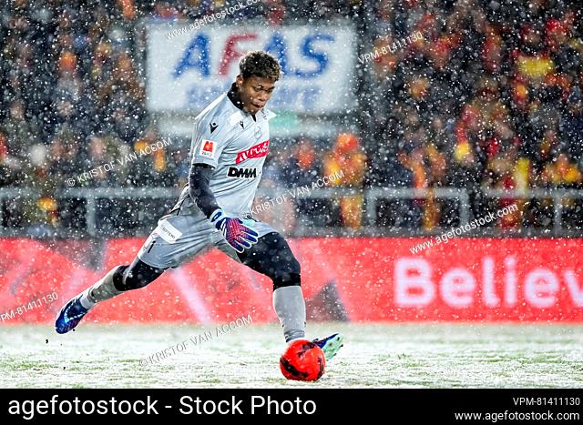 STVV's goalkeeper Zion Suzuki pictured in action during a soccer match between KV Mechelen and Sint-Truidense VV Sunday 03 December 2023 in Mechelen
