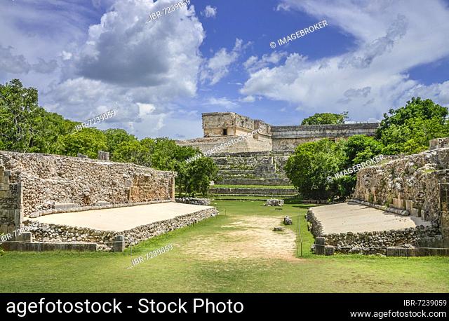Ball court (Juego de Pelota), in the back the Governor's Palace (Palacio del Gobernador), ruins, Uxmal, Yucatan, Mexico, Central America
