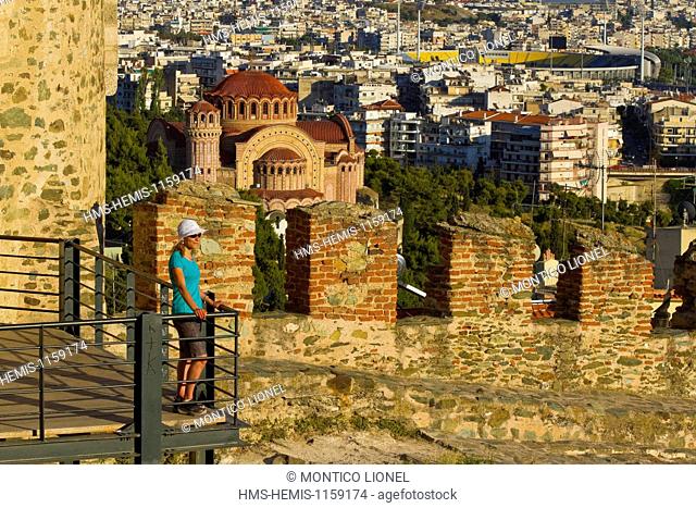 Greece, Macedonia, Thessaloniki, the city remains high and its Byzantine citadel, the walls of the 4th century and the church of Saint Pavlo