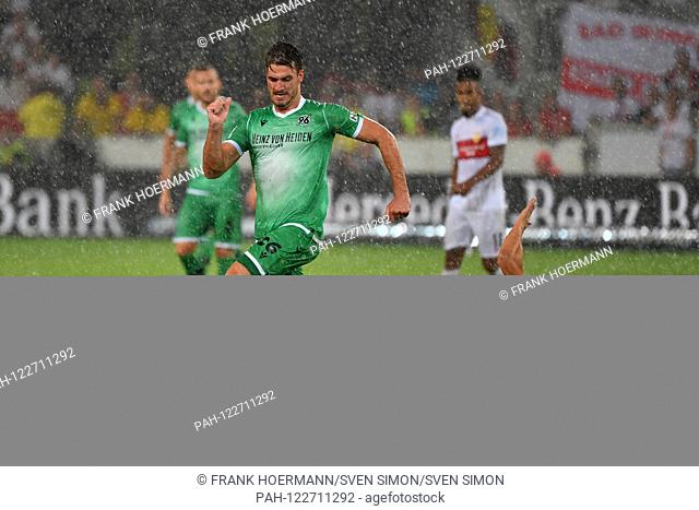 Hendrik WEYDANDT (Hannover96), action, duels versus Borna SOSA (VFB Stuttgart). Soccer 2. Bundesliga, 1.matchday, matchday01, VFB Stuttgart-Hanover 96 (H) 2-1