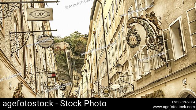 Street Scene, Typical Architecture, Historic Centre City of Salzburg, Salzburg, UNESCO World Heritage Site, Austria, Europe