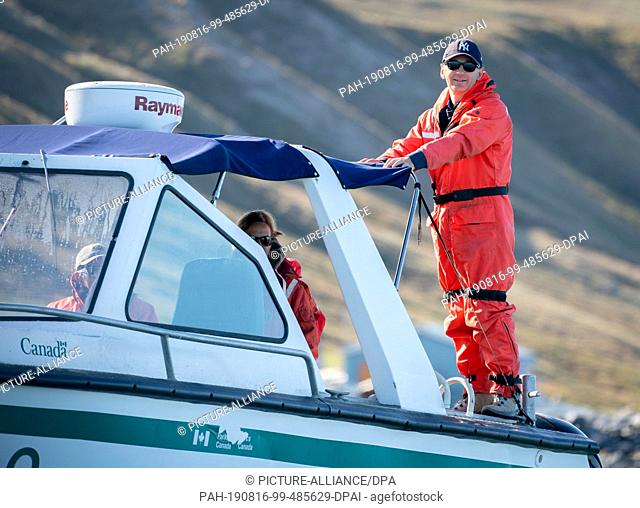 15 August 2019, Canada, Pond Inlet: Heiko Maas (SPD), foreign minister, is in a survival suit on a motorboat for the crossing to a glacier near Pond Inlet