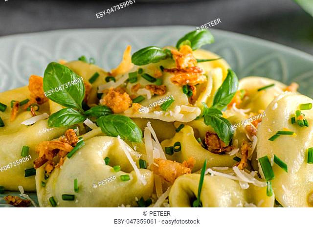 Stuffed Tortellini garlic and spinach with fried onion