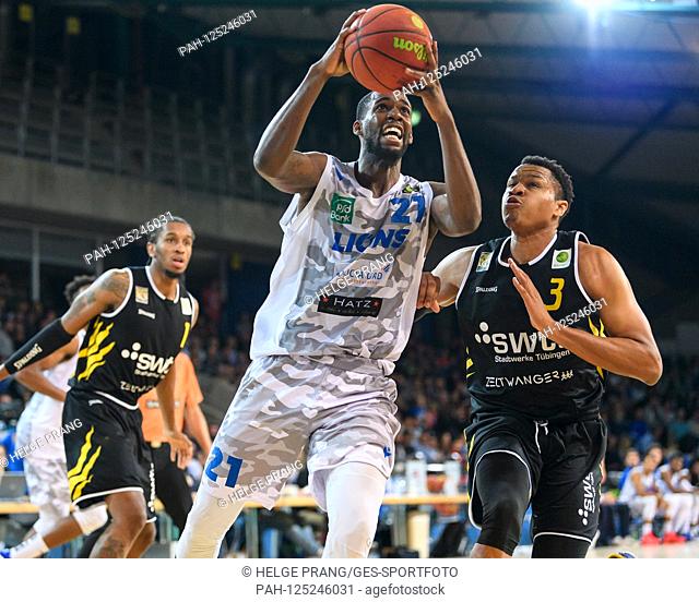Orlando Isaiah Parker (Lions) in duels with Justin Anthony Strings (Tuebingen). GES / Basketball / ProA: PSK Lions - Tigers Tuebingen, 05.10