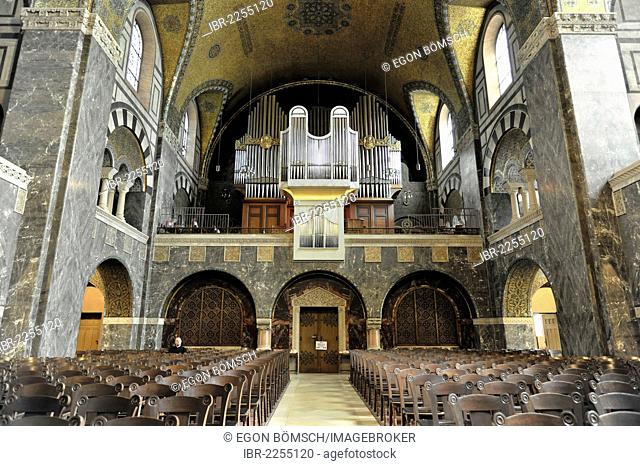 Erloeserkirche church, interior view, center aisle, center nave and organ, start of construction in 1903, Bad Homburg v. d