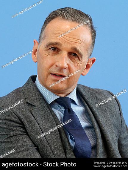 19 May 2021, Berlin: Heiko Maas (SPD), Federal Foreign Minister, answers journalists' questions on the White Paper on Multilateralism before the Federal Press...