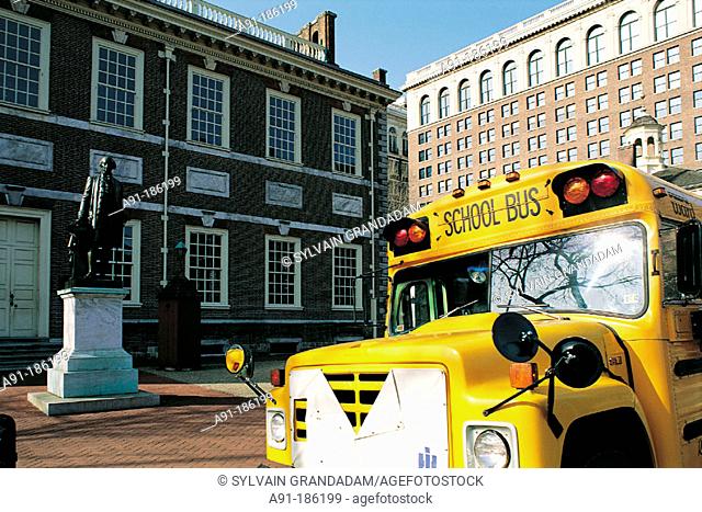 School bus. Independence Hall. Philadelphia. USA
