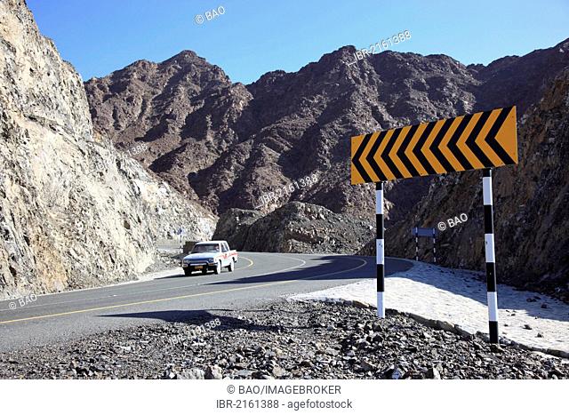 Mountain pass in the landscape of Jebel Shams, a mountain range in central Oman, Oman, Arabian Peninsula, Middle East, Asia