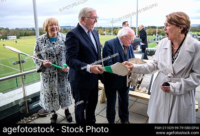 29 October 2021, Ireland, Limerick: Federal President Frank-Walter Steinmeier (2nd from left) and his wife Elke Büdenbender (r) visit the University of Limerick...