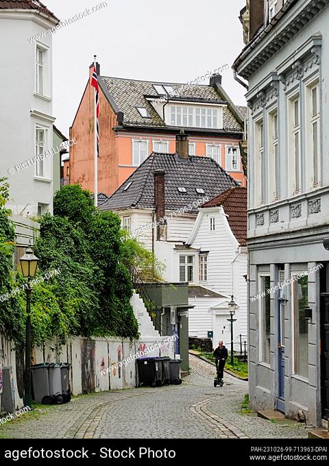 28 August 2023, Norway, Bergen: Residential and commercial buildings in the historic old town of Bergen. Photo: Soeren Stache/dpa