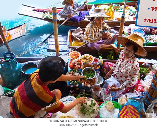 Food sellers in Damnoen Saduak floating market, 100 km away from Bangkok Thailand