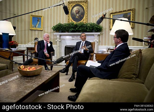 United States President Barack Obama, center, speaks during a meeting with U.S. Secretary of Defense Ashton Carter , right, and U.S