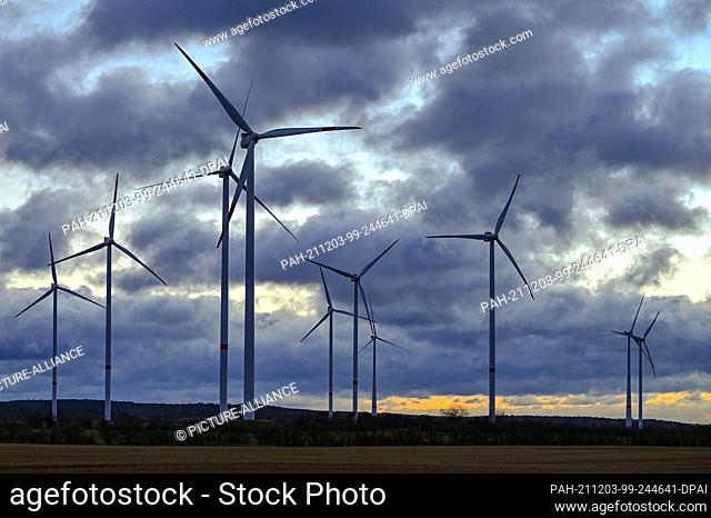 02 December 2021, Brandenburg, Petersdorf: Dark clouds pass over the wind energy park ""Odervorland"" before sunrise. Photo: Patrick Pleul/dpa-Zentralbild/ZB