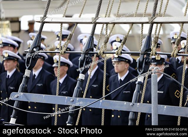 08 August 2022, Schleswig-Holstein, Kiel: Crew members stand on board the ""Gorch Fock"". The sail training ship set off on a training voyage on August 8, 2022
