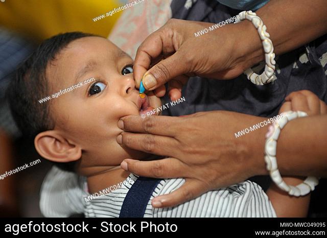 Sylhet, Bangladesh. 15th June 2022. Health care workers giving children the ‘Vitamin A’ capsule during campaign in Bangladesh