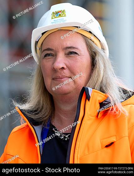 15 April 2020, Bavaria, Munich: Kerstin Schreyer (CSU), Bavarian Minister of Transport, visits the construction site of the new criminal justice centre