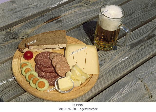Wood table, detail, beer glass, bread time plates,    Plates, wooden platters, plate court, bread time, vespers, snack, meal, food, food, sausage, sausage kinds