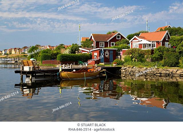 Swedish red summer houses in Brandaholm, Dragso Island, Karlskrona, Blekinge, South Sweden, Sweden, Scandinavia, Europe