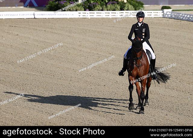 07 September 2021, Lower Saxony, Hagen A.T.W.: Equestrian sport: European Championship U25, Dressage. Dressage rider Ellen Richter (Germany) rides Vinay NRW