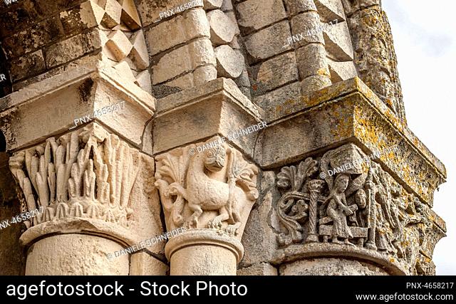 France, Charente Maritime, Saintes, church of Sainte-Marie of l'Abbaye-aux-Dames, capitals carved in stone