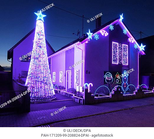 A house is decorated with some 30, 000 LED lights for the Christmas season in Karlsruhe, Germany, 7 December 2017. Paired with music the light show proves to be...