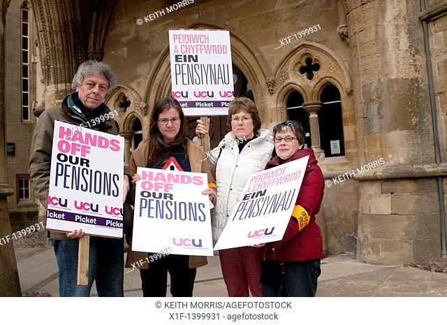 Aberystwyth university lecturers on strike March 21 2011 in protest against planned cuts in their pension rights, UK