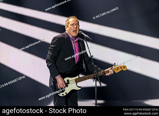 09 November 2023, Baden-Württemberg, Offenburg: A member of the band ""Orchestral Manoeuvres in the Dark"" performs on stage during the recording of ""Die große...