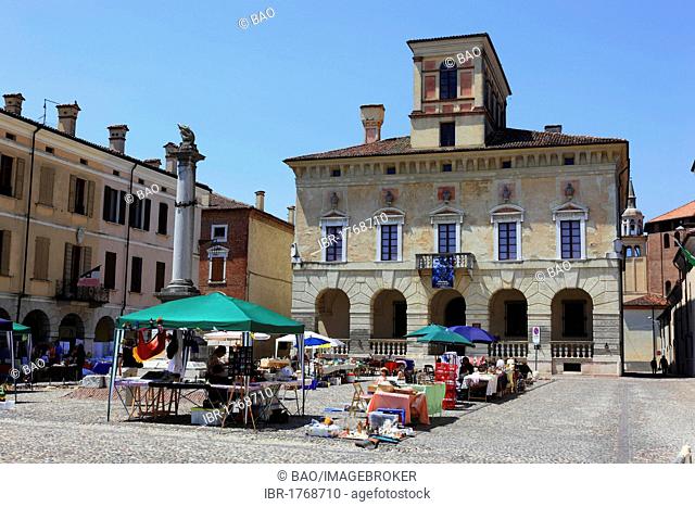 Market square in front of the Ducal Palace, Palazzo Ducale, Sabbioneta, UNESCO World Heritage Site, Lombardy, Italy, Europe