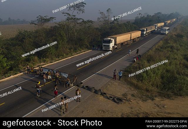 17 August 2020, Brazil, Novo Progresso: Members of the Kayapó indigenous people are blocking the BR-163 motorway and preventing vehicles from passing through