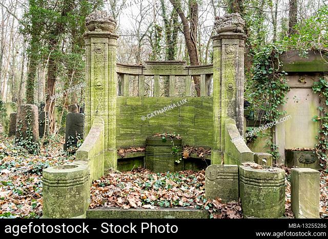 Berlin, Jewish cemetery Berlin Weissensee, largest surviving Jewish cemetery in Europe, dilapidated tomb