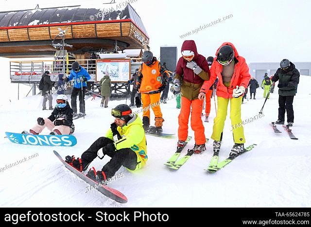 RUSSIA, KABARDINO-BALKAR REPUBLIC - DECEMBER 10, 2023: Holidaymakers enjoy the opening of another winter season at the Elbrus ski resort in the village of...