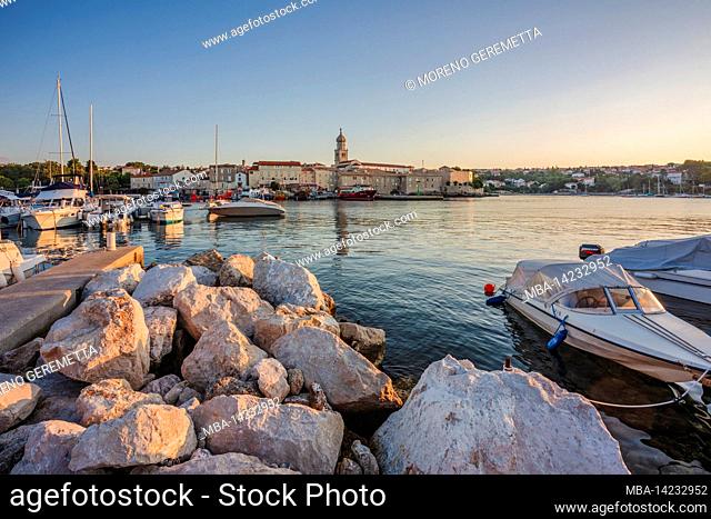 Croatia, Kvarner bay, Island of Krk, view of marina and old town of Krk in the morning