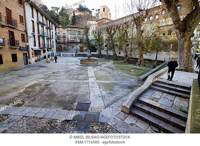 la Mona fountain and San Martin square  Estella, Navarre  Spain