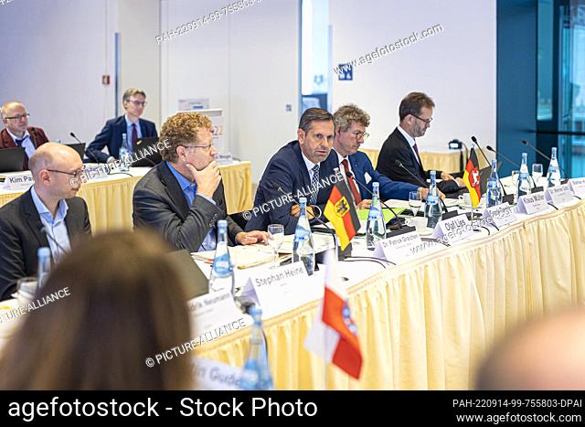 14 September 2022, Lower Saxony, Hanover: Olaf Lies (3rd from right, SPD), Environment Minister of Lower Saxony, opens the fall meeting of state energy...