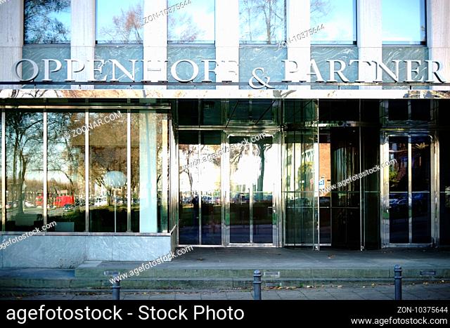 Köln, Deutschland - November 24, 2016: Der Eingang der Wirtschaftskanzlei Oppenhoff & Partner im Institut der deutschen Wirtschaft mit Logo am 24