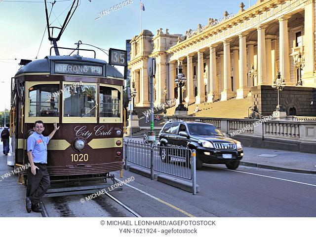 Tramway in front of Victoria Parliament