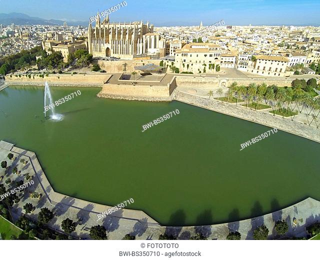 aerial view from Parc de la Mar to La Seu Cathedral, Royal Palace of La Almudaina and Episcopal Palace, Spain, Balearen, Majorca, Palma de Mallorca