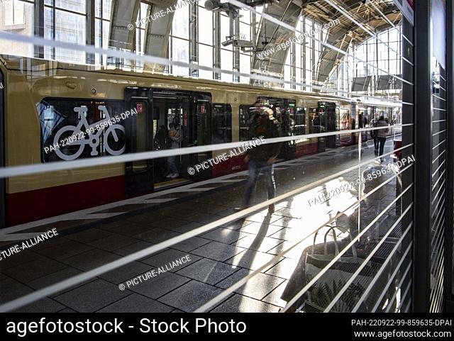 22 September 2022, Berlin: An S-Bahn train waits at the Alexanderplatz station to continue its journey on the international car-free day